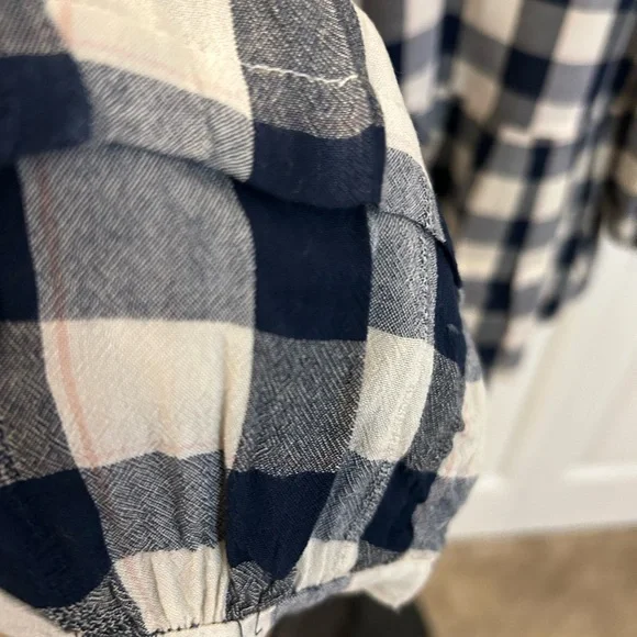 American Eagle ruffle bottom top - Picture 2 of 6